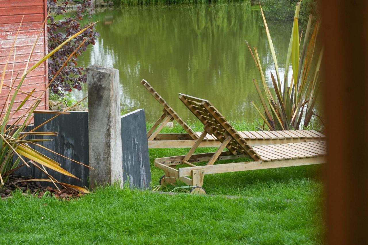 Cottage privatif avec spa au bord de l'eau. Prouilly Extérieur photo