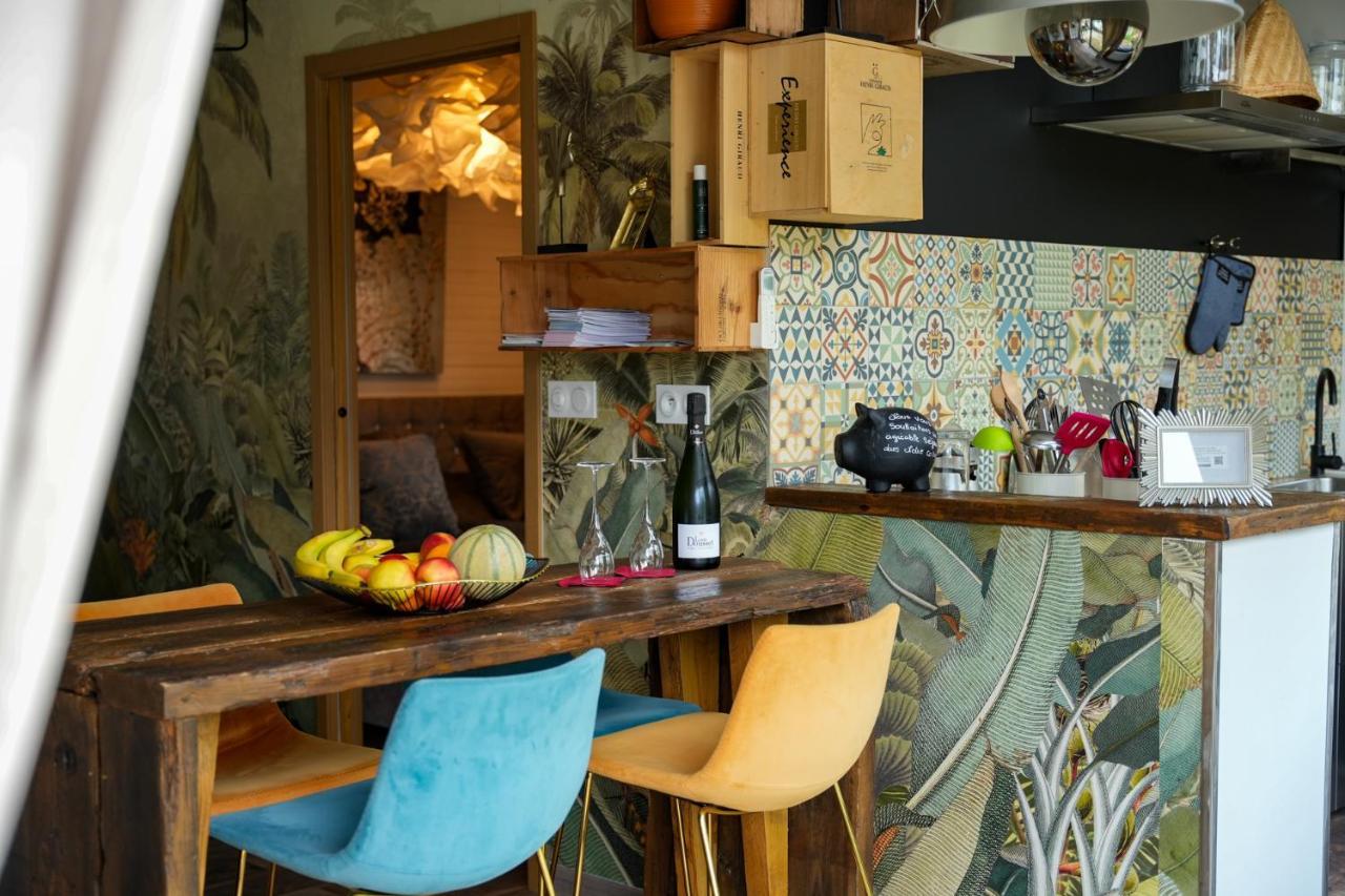 Cottage privatif avec spa au bord de l'eau. Prouilly Extérieur photo