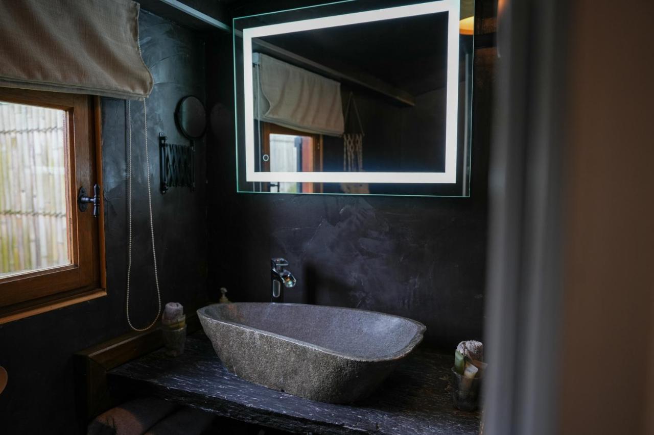 Cottage privatif avec spa au bord de l'eau. Prouilly Extérieur photo
