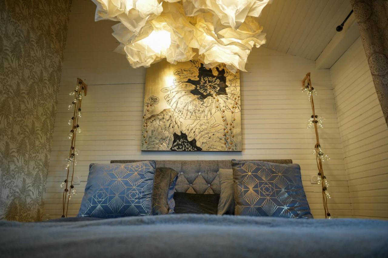 Cottage privatif avec spa au bord de l'eau. Prouilly Extérieur photo