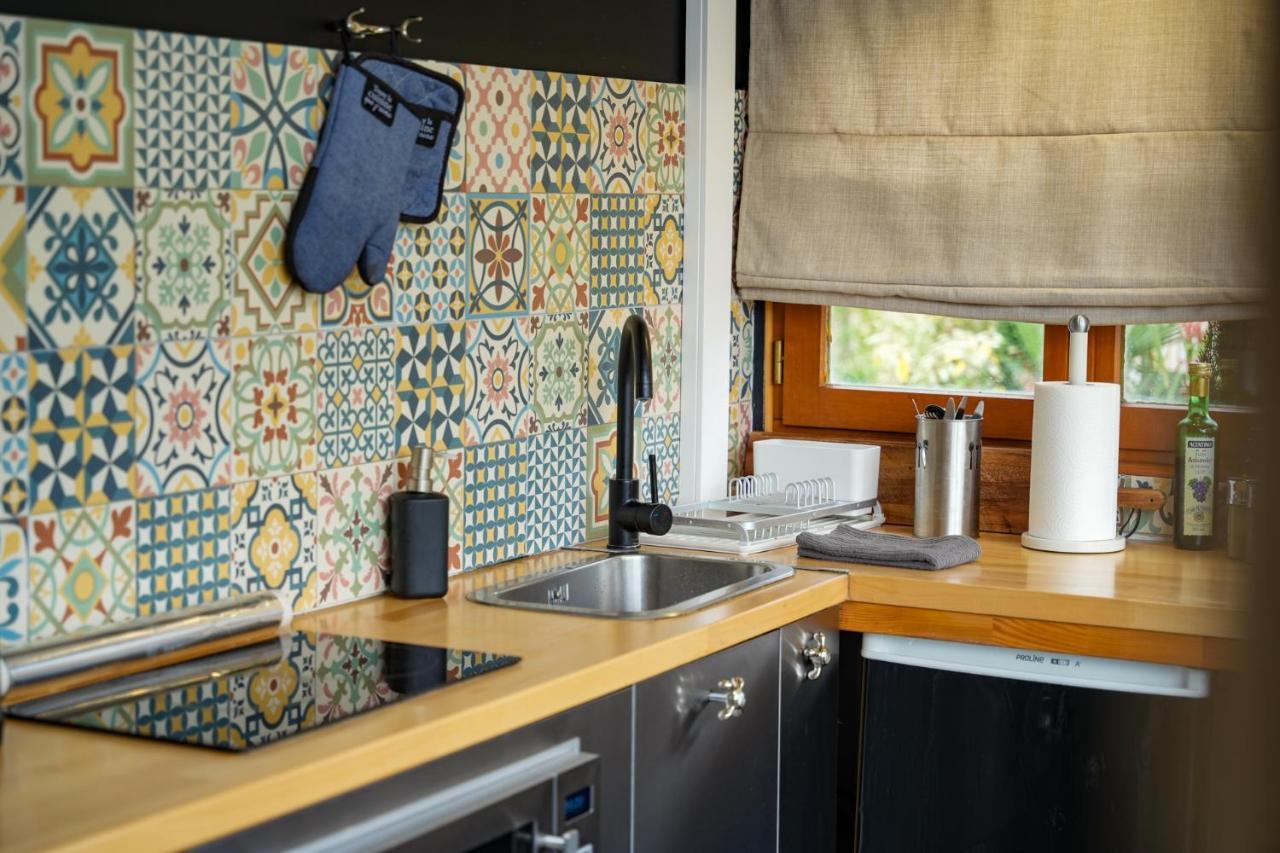 Cottage privatif avec spa au bord de l'eau. Prouilly Extérieur photo