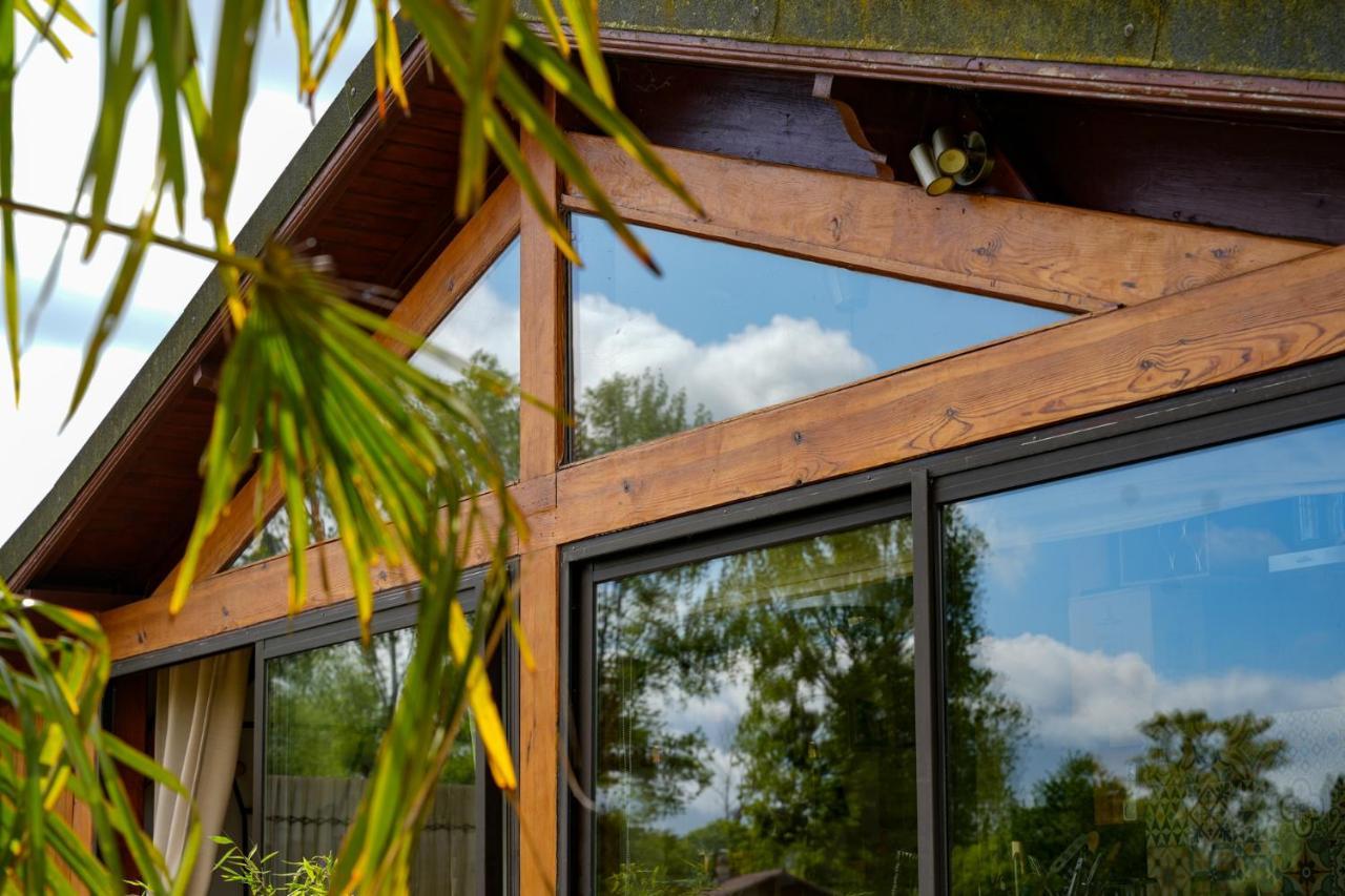 Cottage privatif avec spa au bord de l'eau. Prouilly Extérieur photo