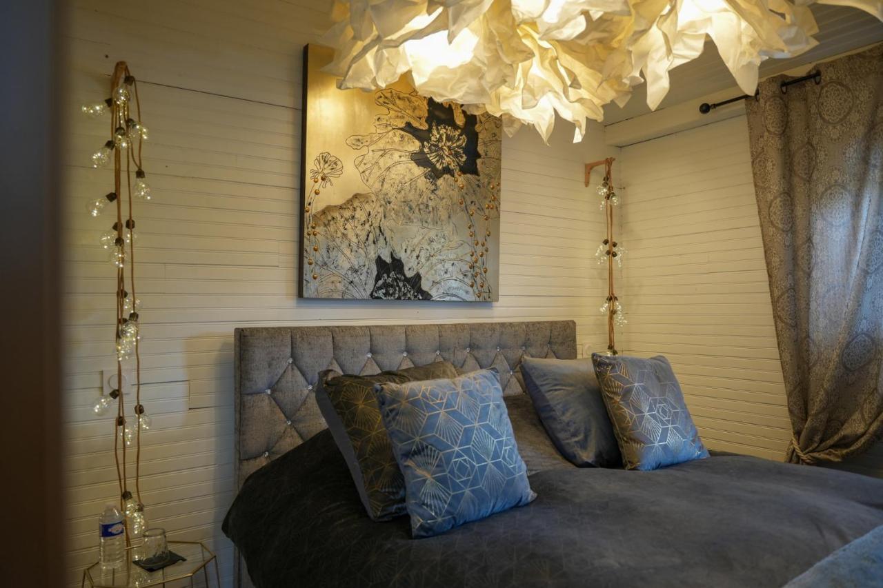 Cottage privatif avec spa au bord de l'eau. Prouilly Extérieur photo