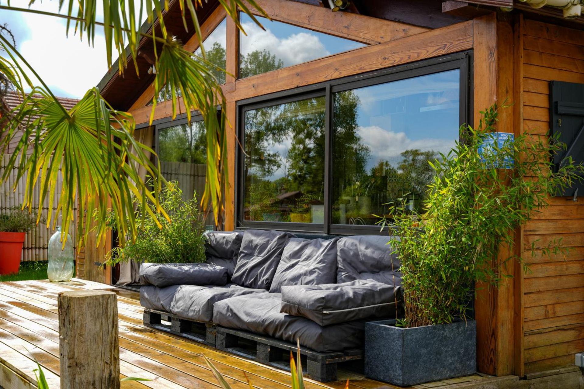 Cottage privatif avec spa au bord de l'eau. Prouilly Extérieur photo