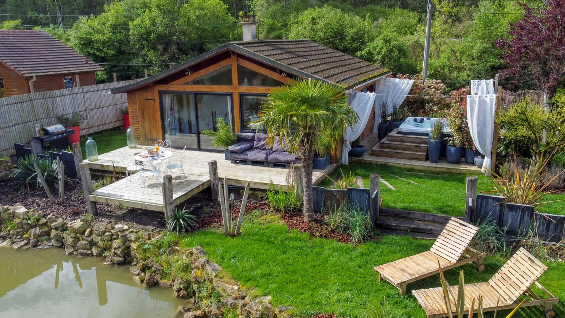 Cottage privatif avec spa au bord de l'eau. Prouilly Extérieur photo