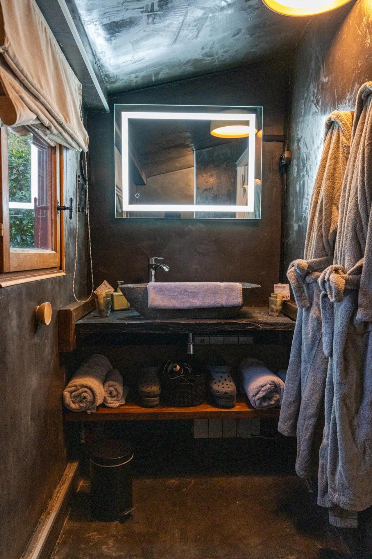 Cottage privatif avec spa au bord de l'eau. Prouilly Extérieur photo