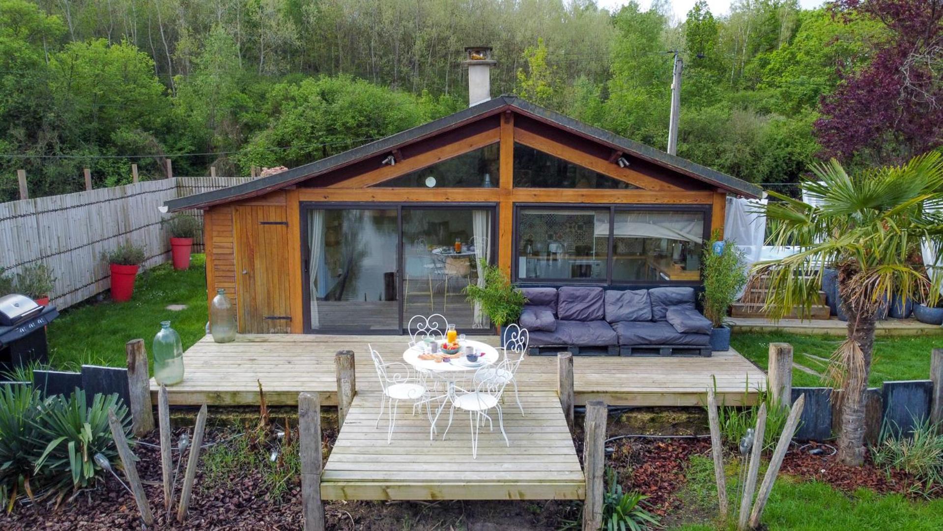Cottage privatif avec spa au bord de l'eau. Prouilly Extérieur photo