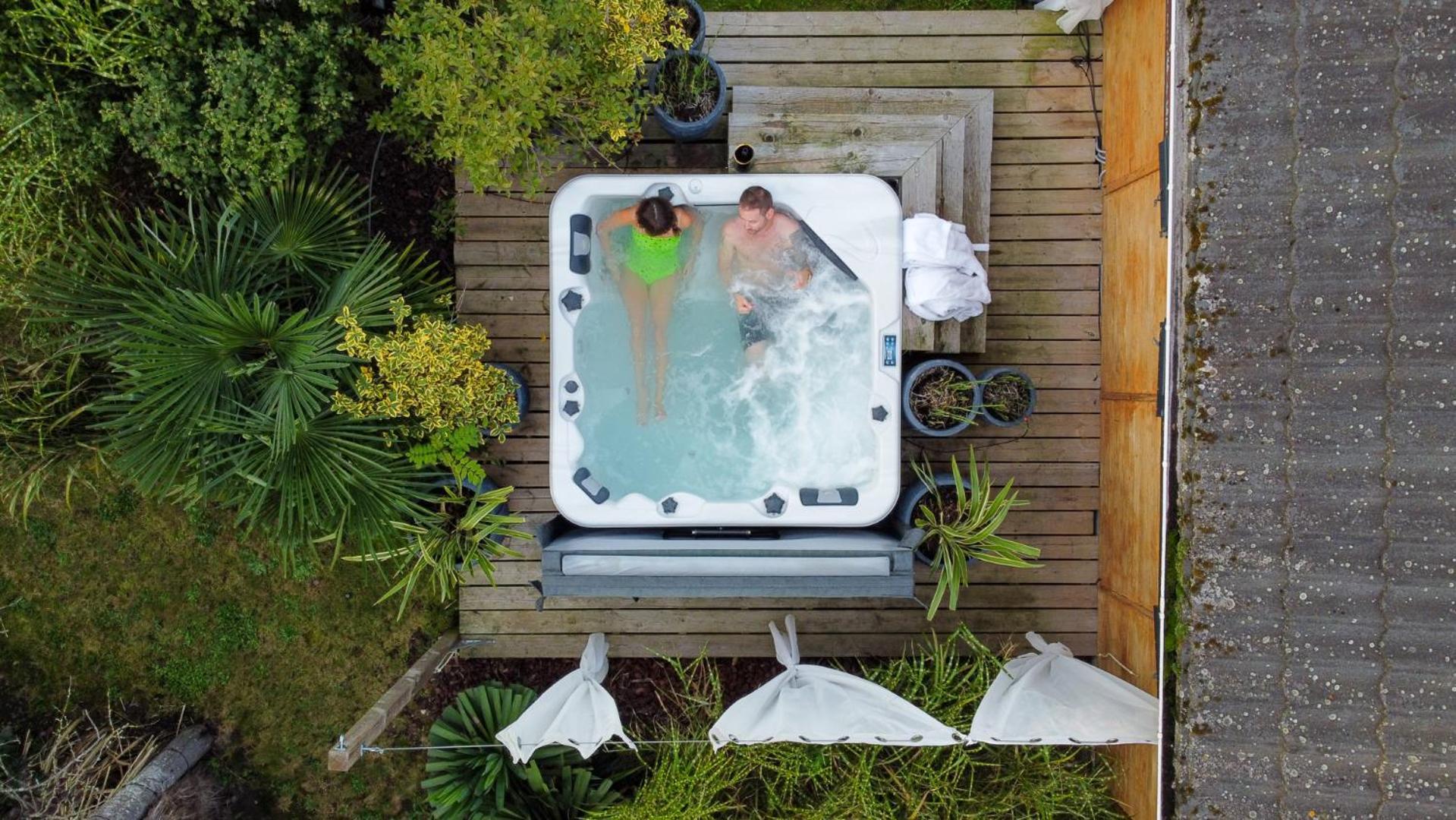 Cottage privatif avec spa au bord de l'eau. Prouilly Extérieur photo